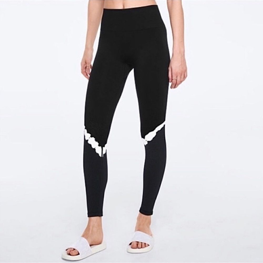 PINK Victoria’s Secret Cool & Comfy Seamless Leggings 7/8 Length Black White S